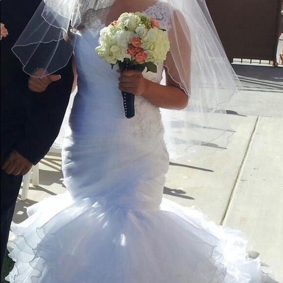 Beautiful wedding dress - Picture 5 of 6